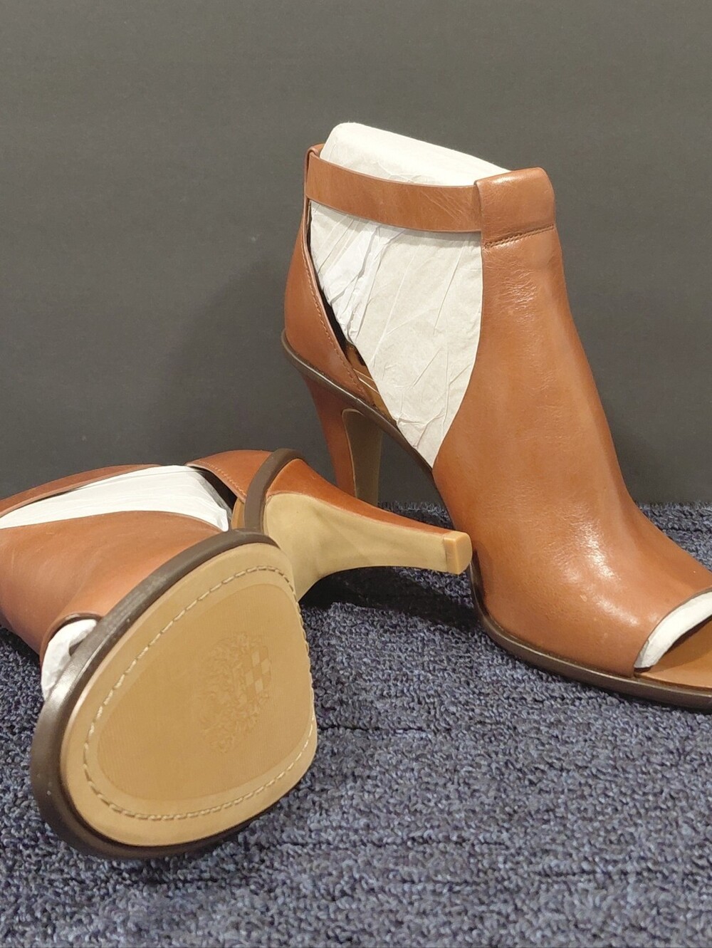 NWOT Vince Camuto Tan Leather Peep-Toe Cutout Booties-Size 11 - Picture 4 of 5